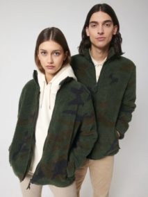 Outsider AOP STJU949 Camo Sherpa Unisex vorne