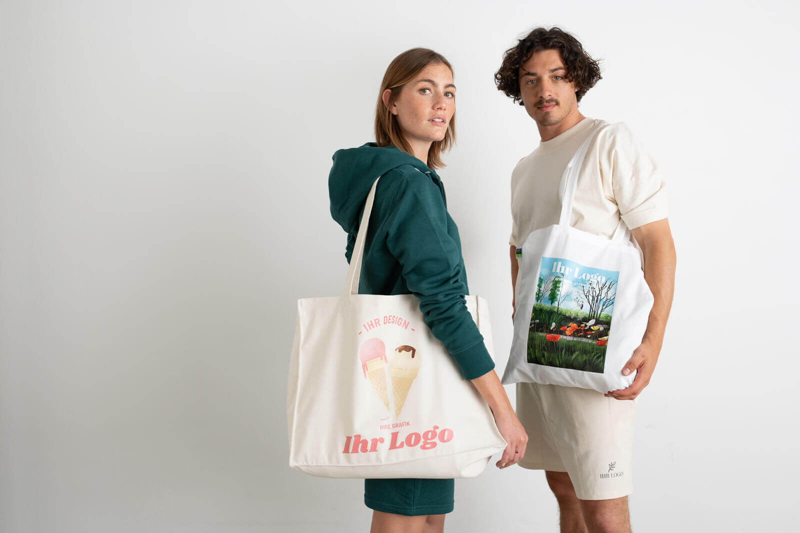 Standard Jutebeutel und ein Shopper mit eigenem Design