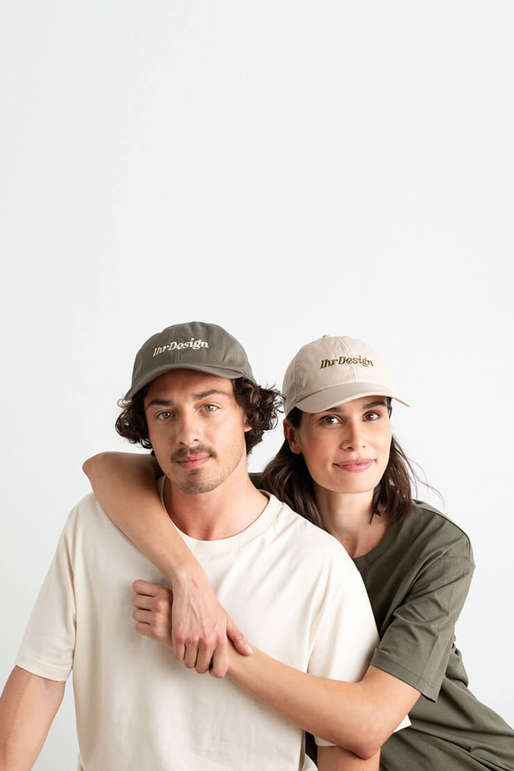 Unisex Caps mit eigenem Motiv besticken lassen