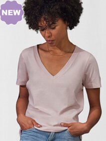 B&C BE INSPIRED Women´s #E150 V T-Shirt TW001 Model 1