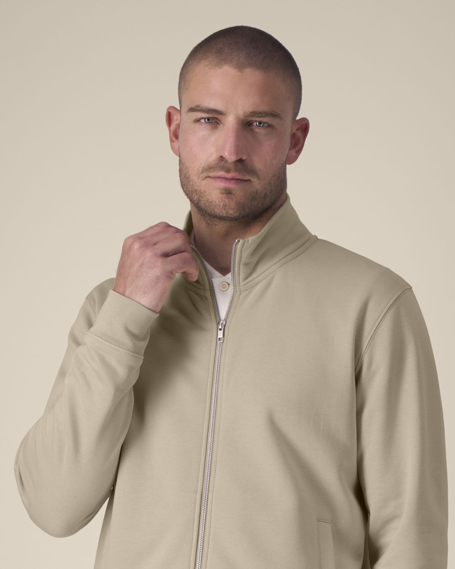 Stanley Stella Trailer 2.0 STSU253 Desert Dust Studio Front Detail 10 Stanley Stella Trailer 2.0 STSU253 Desert Dust Studio Front Detail 10