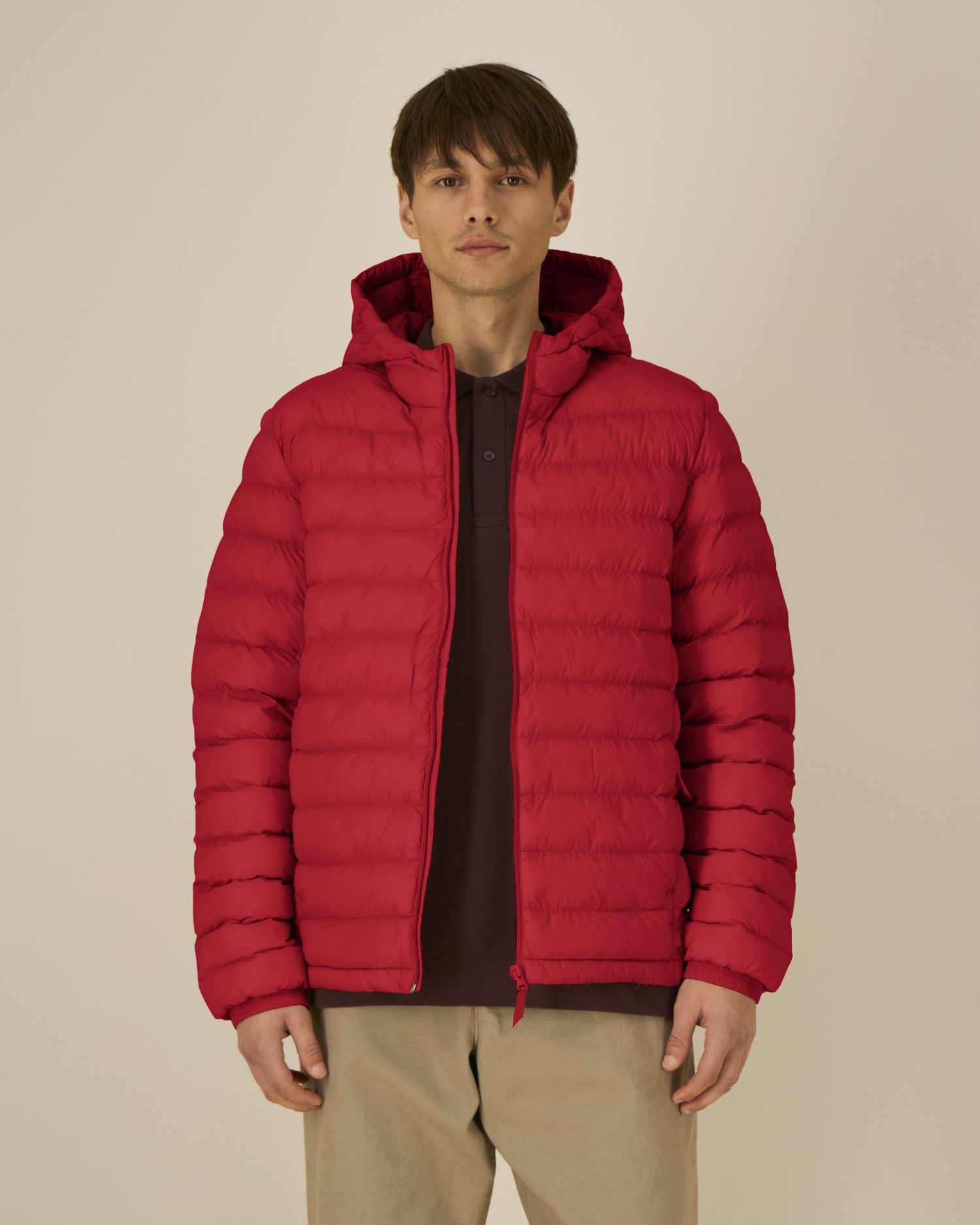 Stanley Voyager 2.0 STJM188 Red Studio Front Main 1 Stanley Voyager 2.0 STJM188 Red Studio Front Main 1